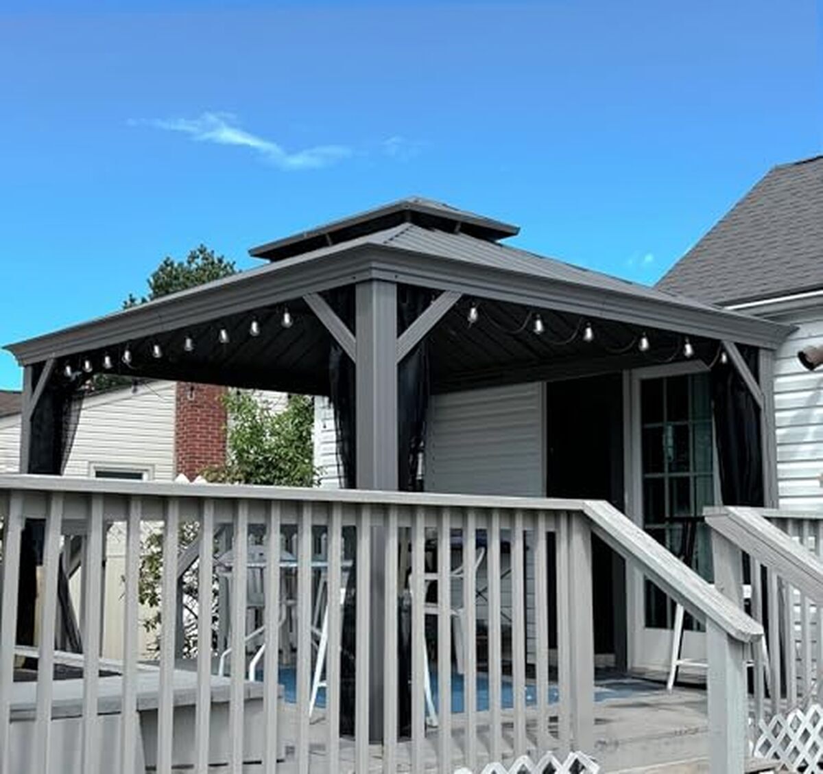 Test de la tonnelle Purple Leaf : pergola robuste avec guirlande LED