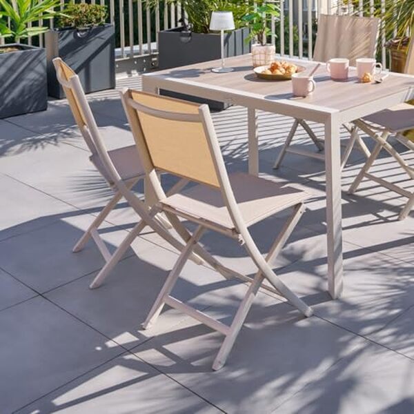 Découvrez notre analyse des chaises pliantes Essentia Hespéride : alliant confort et praticité, elles sont idéales pour vos moments de détente au jardin.