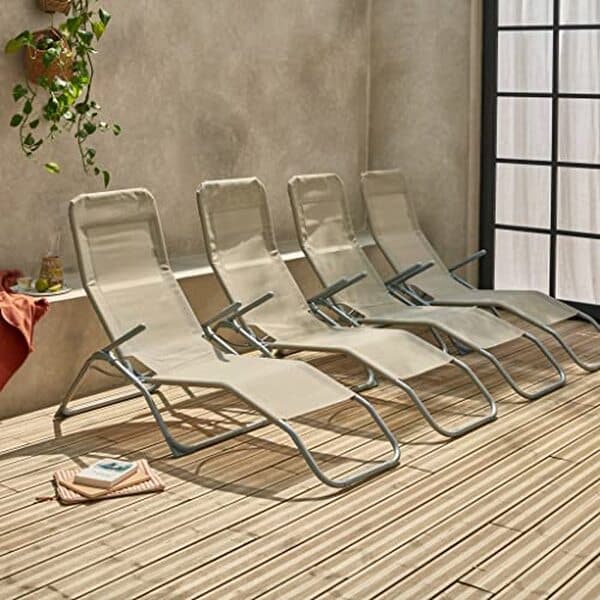 Découvrez notre avis détaillé sur les transats Levito Taupe d'Alice's Garden : confort optimal et fonctionnalité au rendez-vous pour vos moments détente en extérieur.